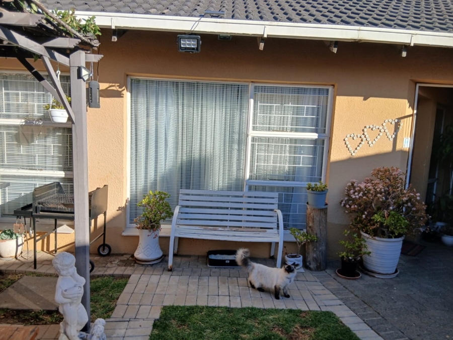 2 Bedroom Property for Sale in Pellissier Free State